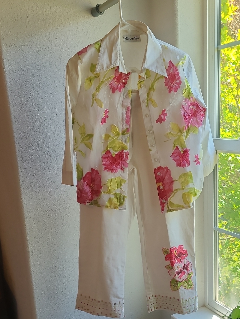 STUNNING! Floral Sequin and Beaded Applicay Capris w/Sheer Button-Front Jacket